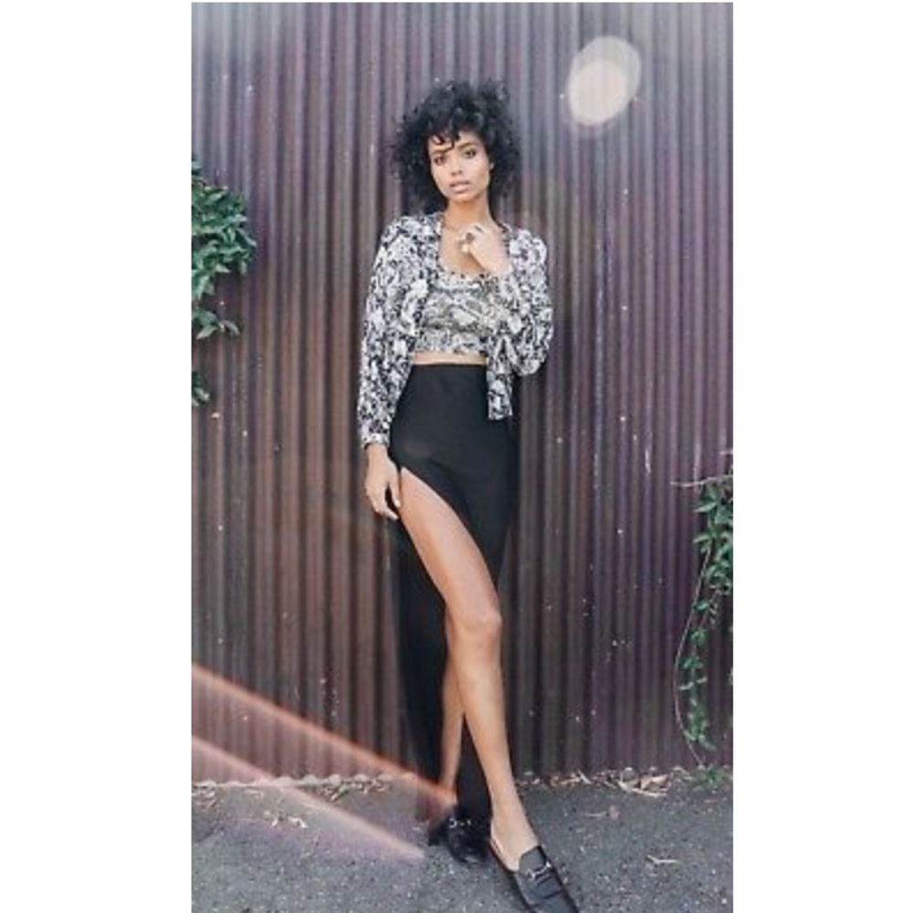 NWOT Novella Royale Black Stretch Skirt With Slit